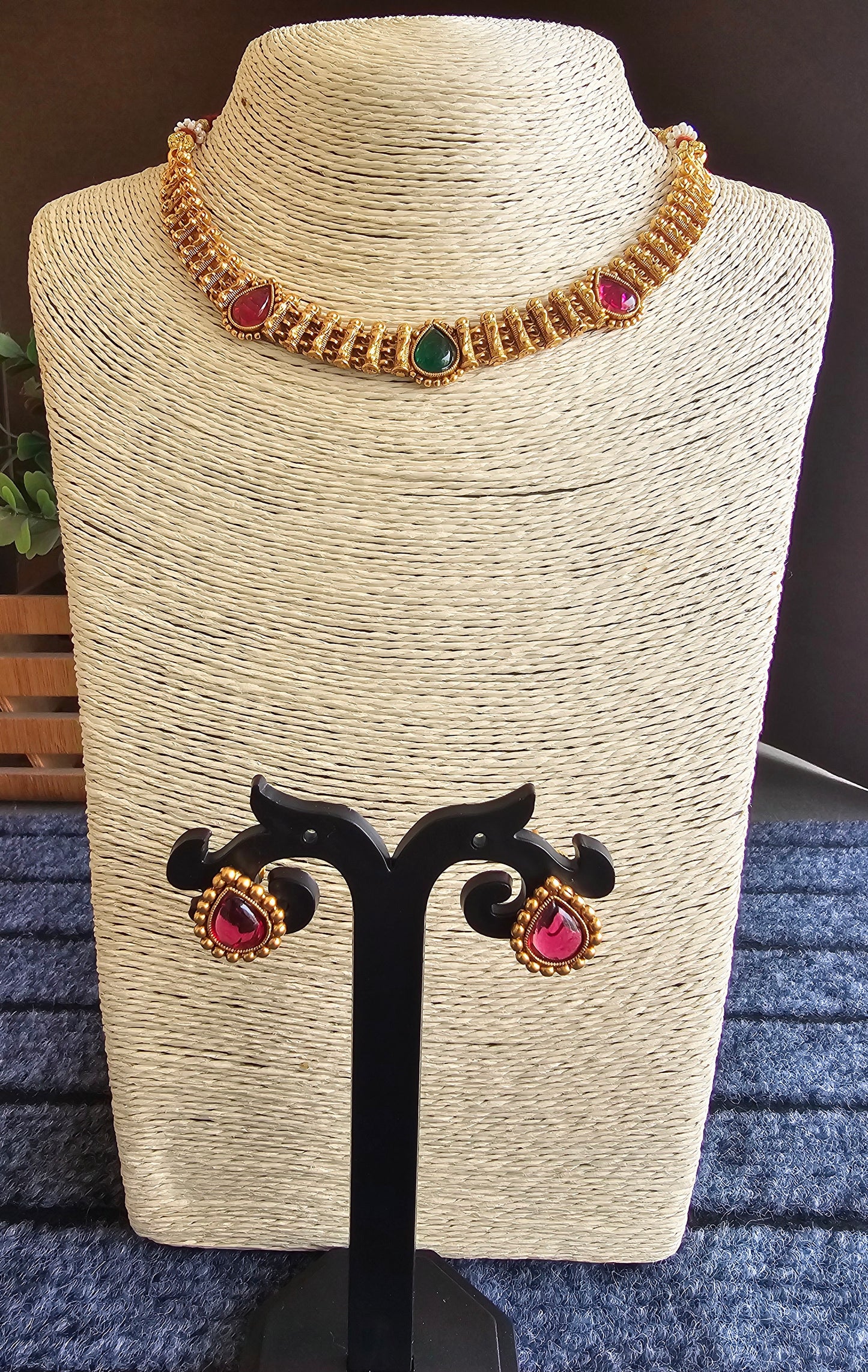 MATT FINISH BUDGET NECKLACE