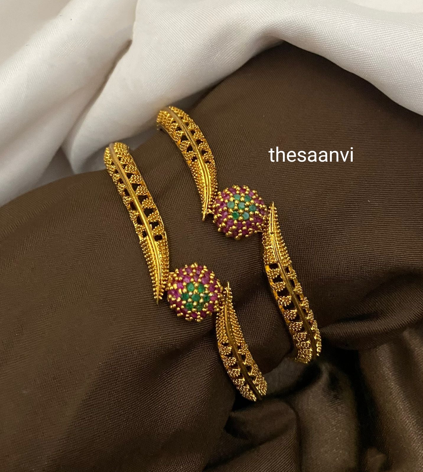 RED&GREEN STONE BALL BANGLE