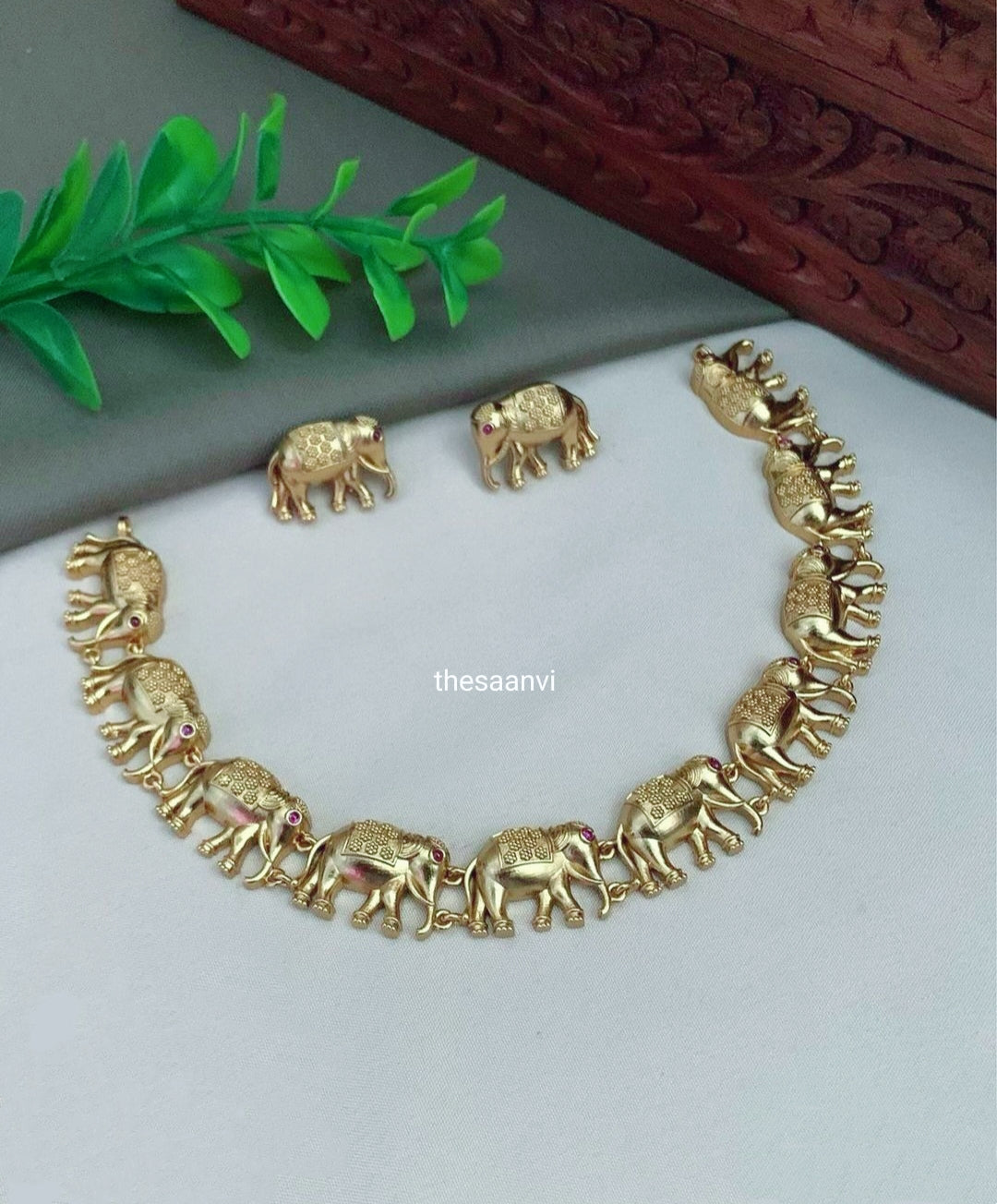 ELEPHANT DESIGN NECKLACE