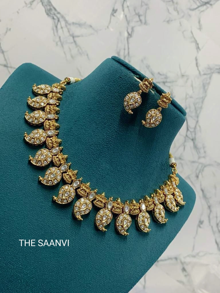 NAYAN WHITE KEMPSTONE NECKLACE SET