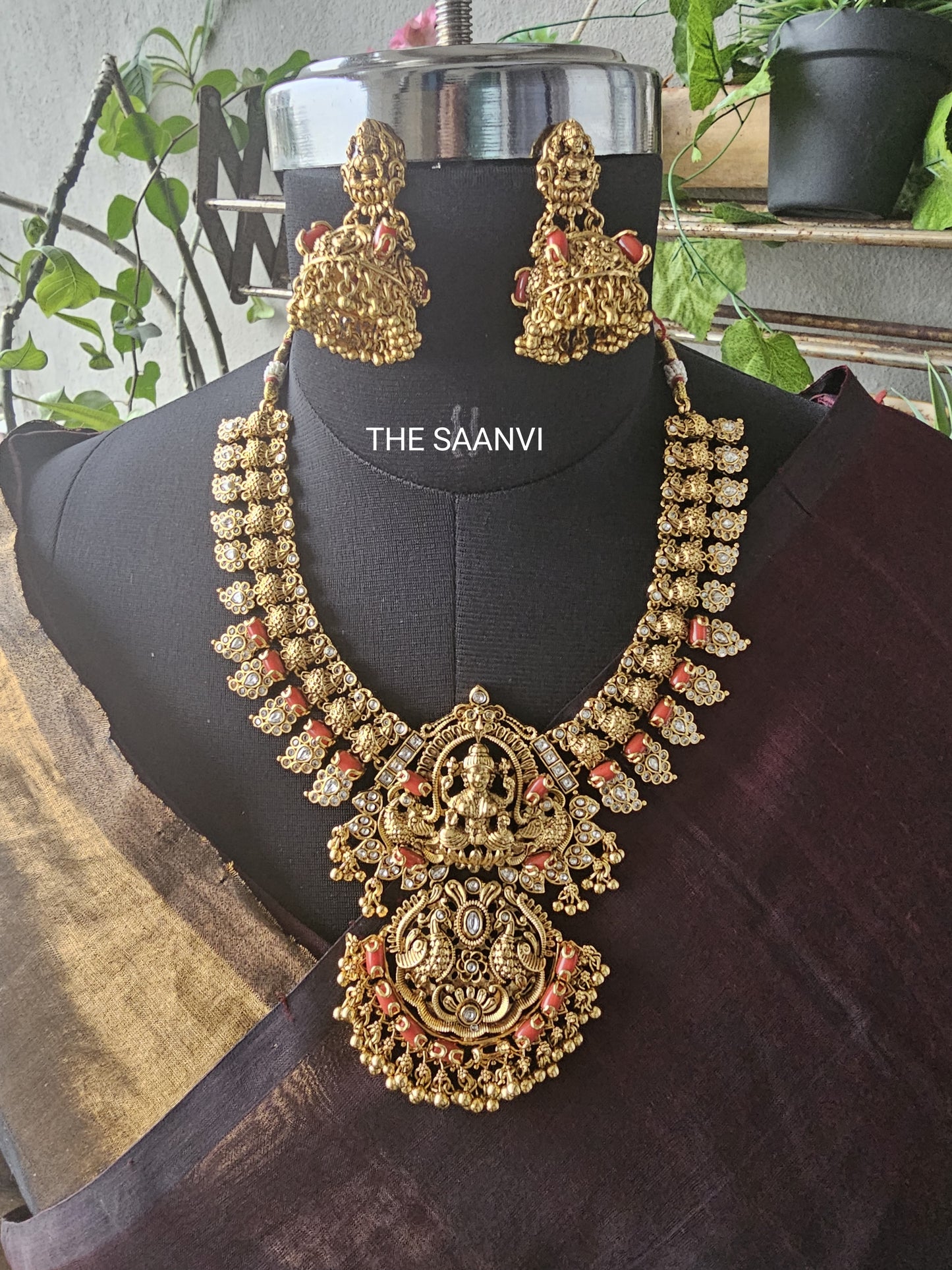 LAYA CORAL BEADED ANTIQUE NECKLACE SET