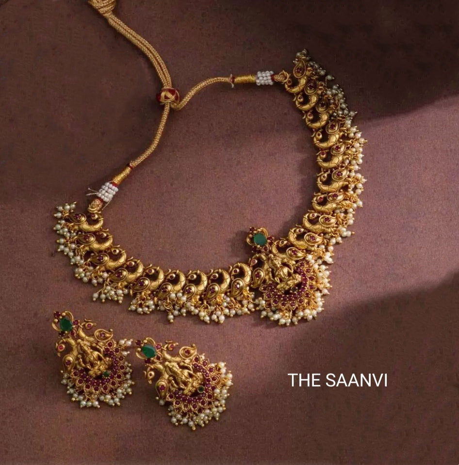 ARSHI PEARL BEADED NECKLACE SET
