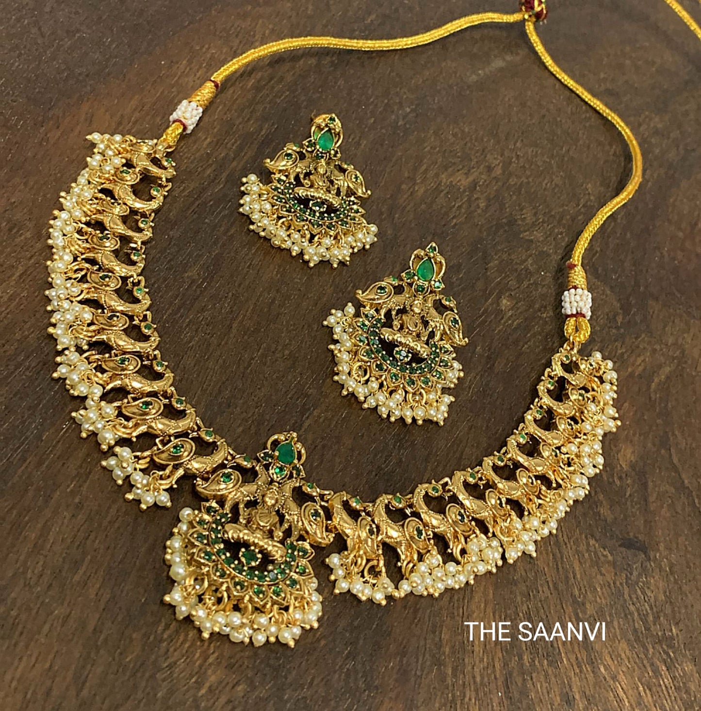 ARSHI PEARL BEADED ANTIQUE NECKLACE SET (GREEN)