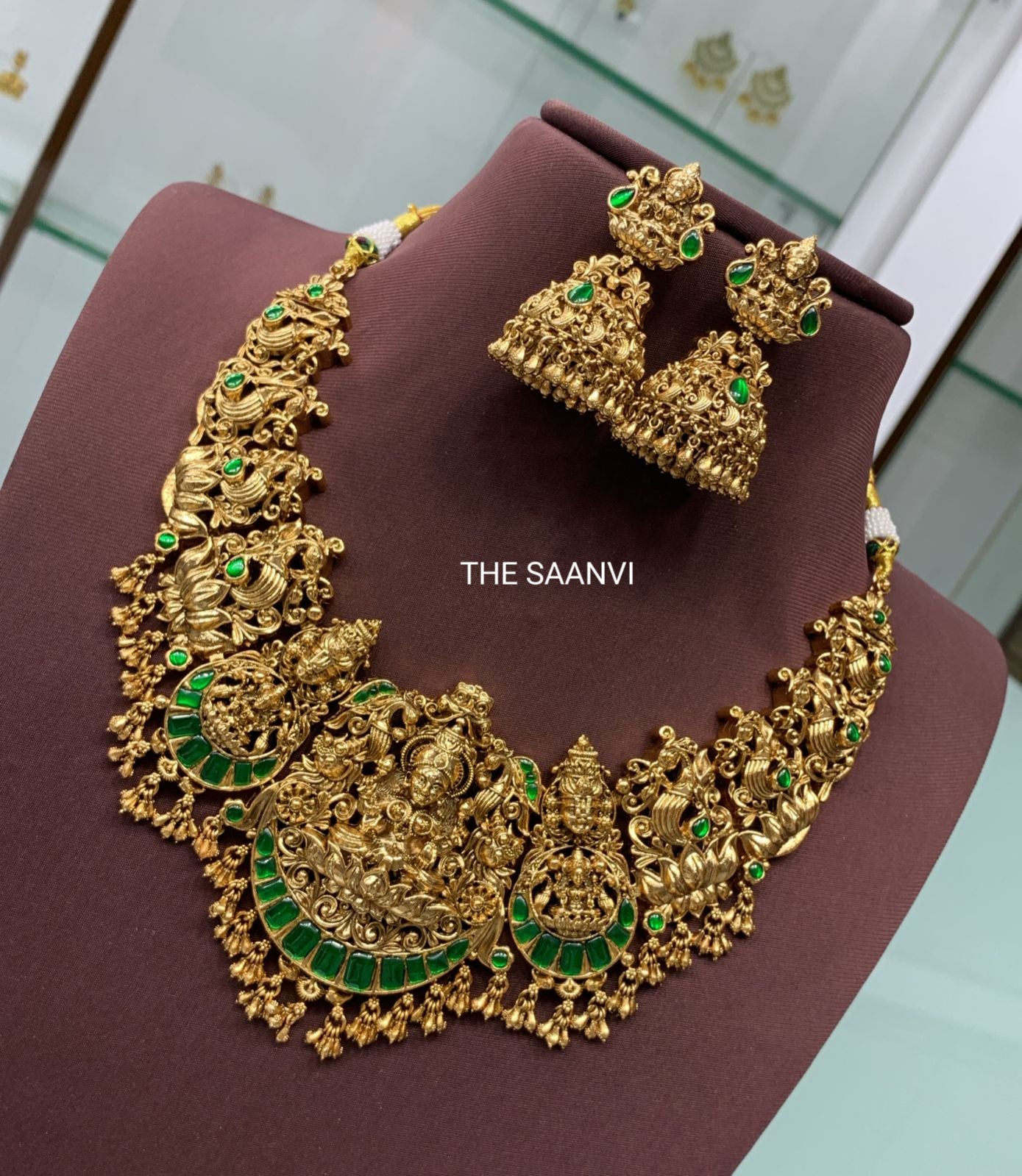ANIKA ANTIQUE NECKLACE SET