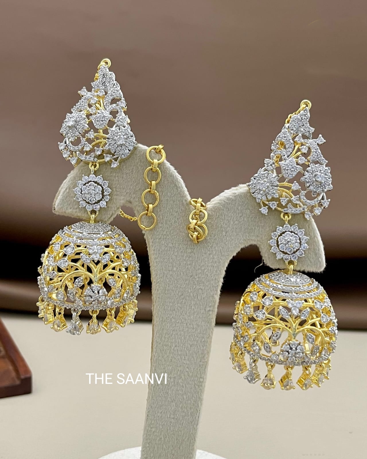 KHUSBHU AD JHUMA WITH ATTACHED EAR CHAINS