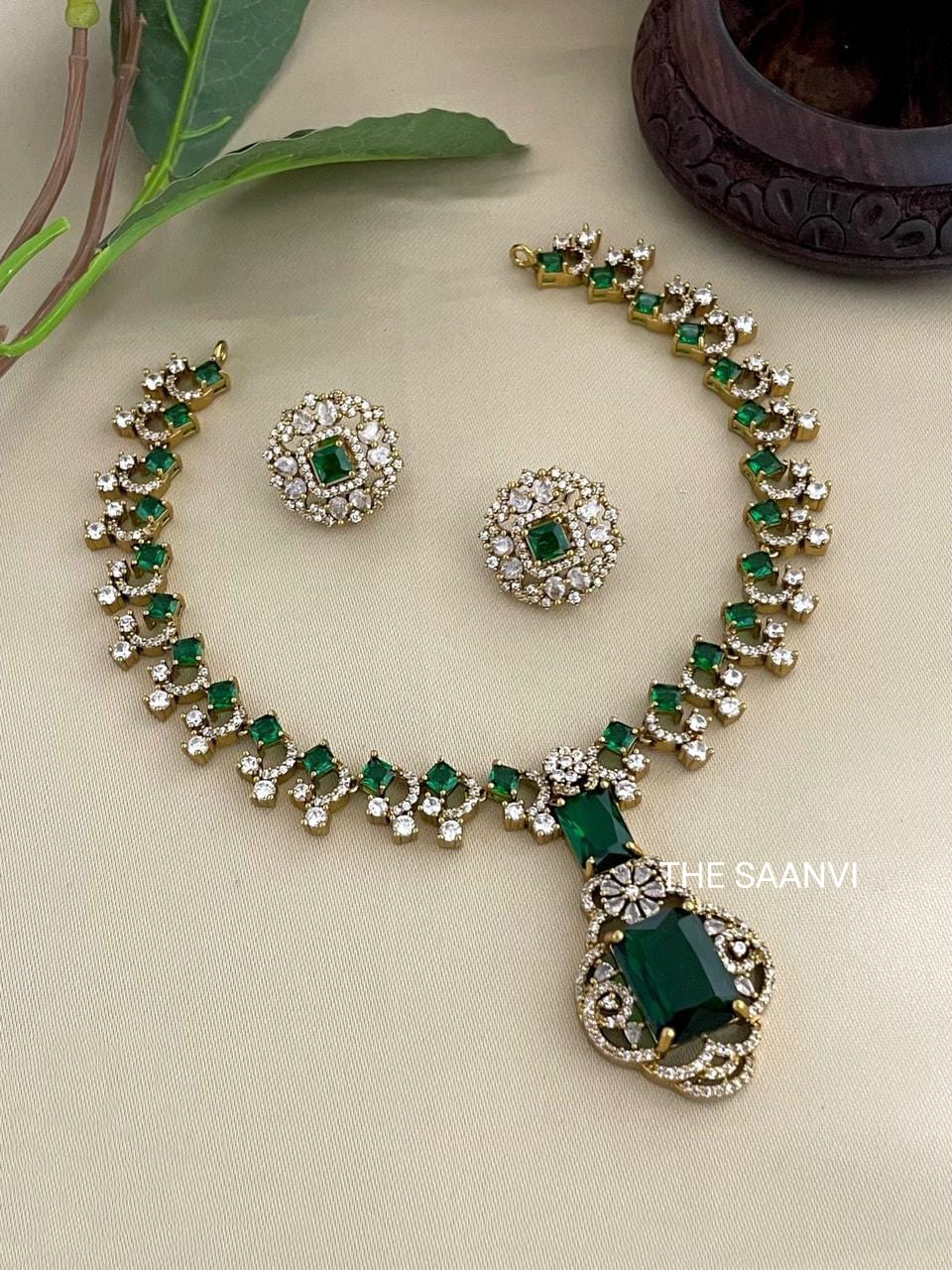 NITA AMBANI REPLICA AD GREEN STONE NECKLACE SET