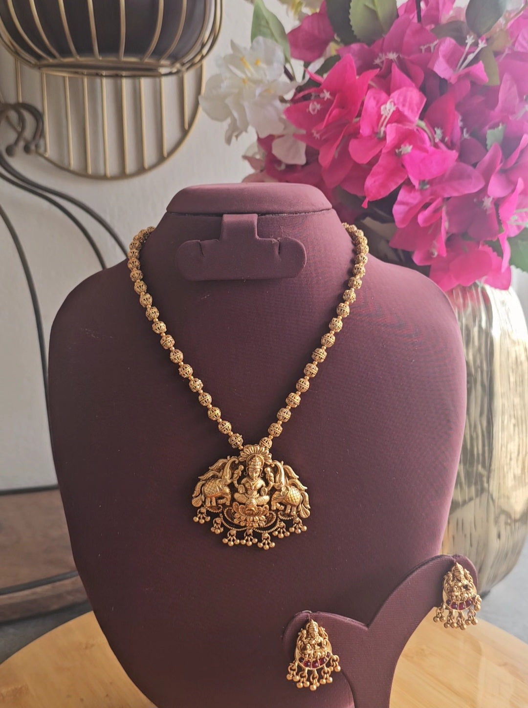 PREMIUM ANTIQUE LAKSHMI PENDANT MID-LENGTH NECKLACE SET