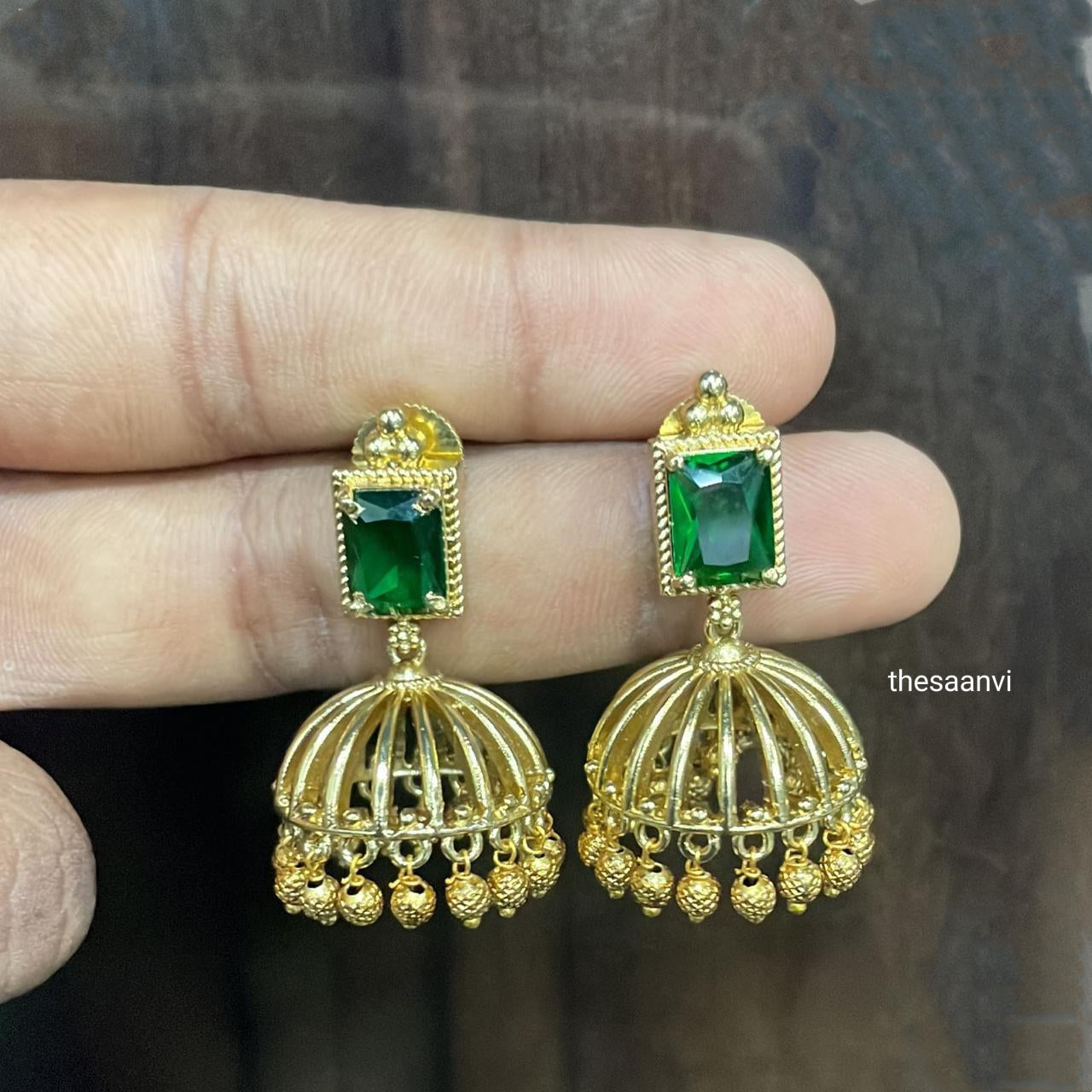 TRENDY LIGHTWEIGHT STONE JHUMKA