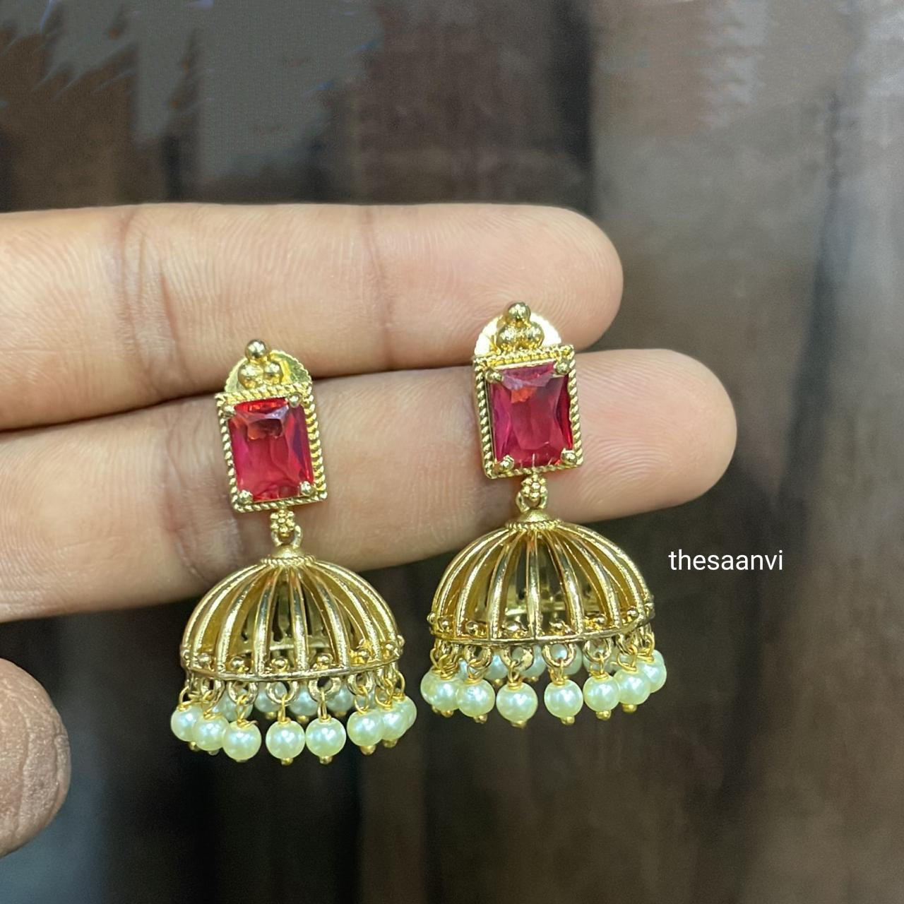 TRENDY LIGHTWEIGHT STONE JHUMKA