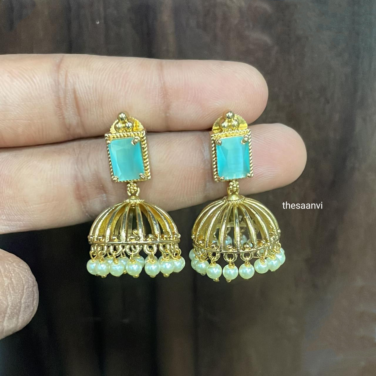 TRENDY LIGHTWEIGHT STONE JHUMKA