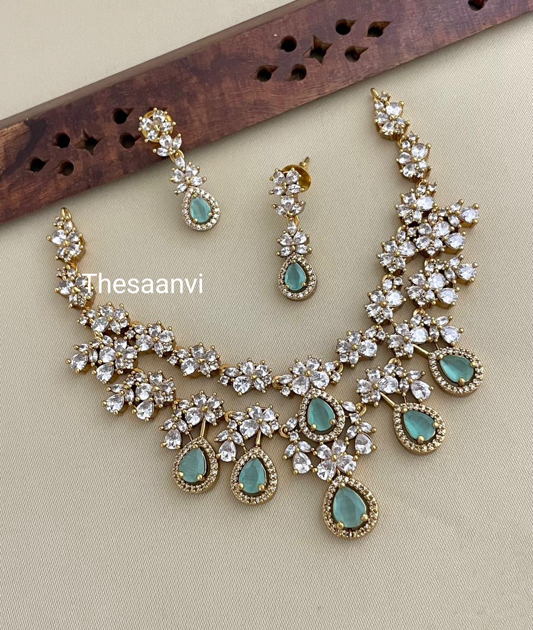 EXCLUSIVE DIAMOND SETTING NECKLACE SET