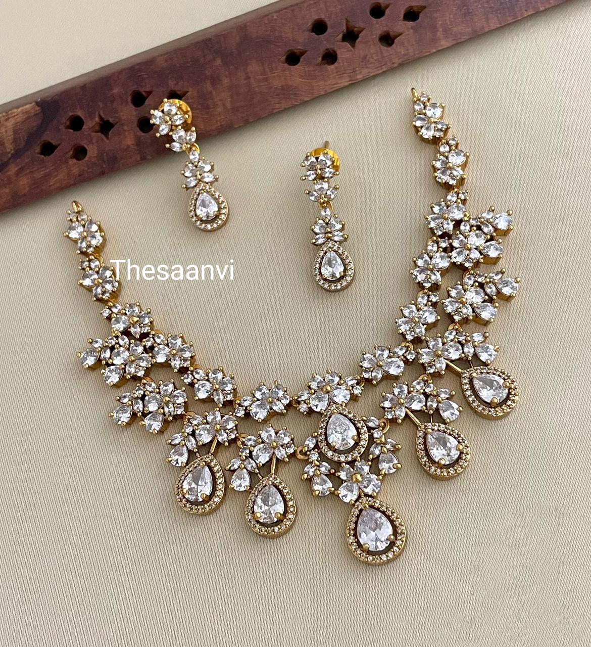 EXCLUSIVE DIAMOND SETTING NECKLACE SET