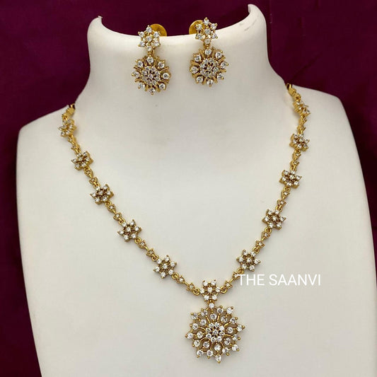 TRADITIONAL AMERICAN DIAMOND NECKLACE SET