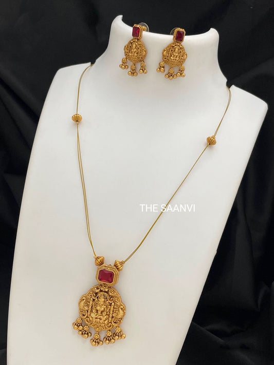 INVISIBLE LAKSHMI PENDANT CHAIN SET