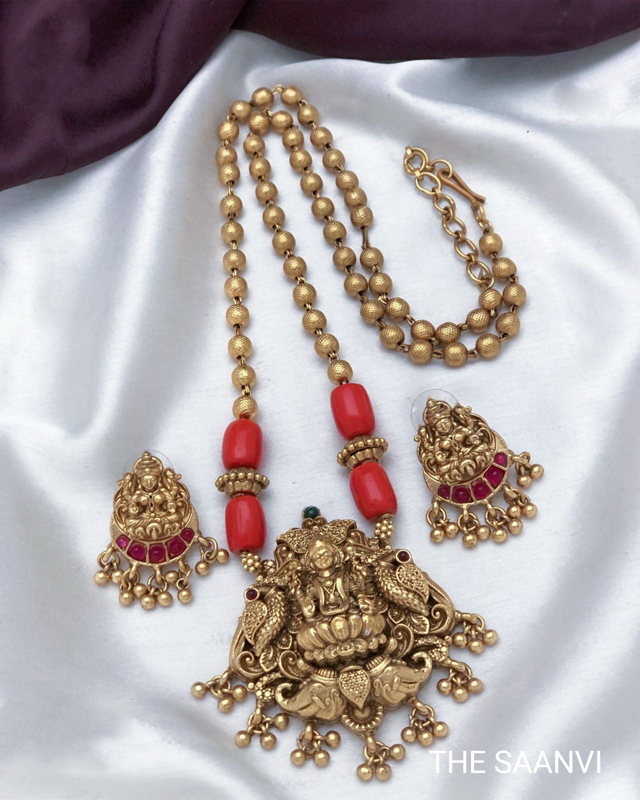 MATT FINISH LAKSHMI PENDANT NECKLACE SET