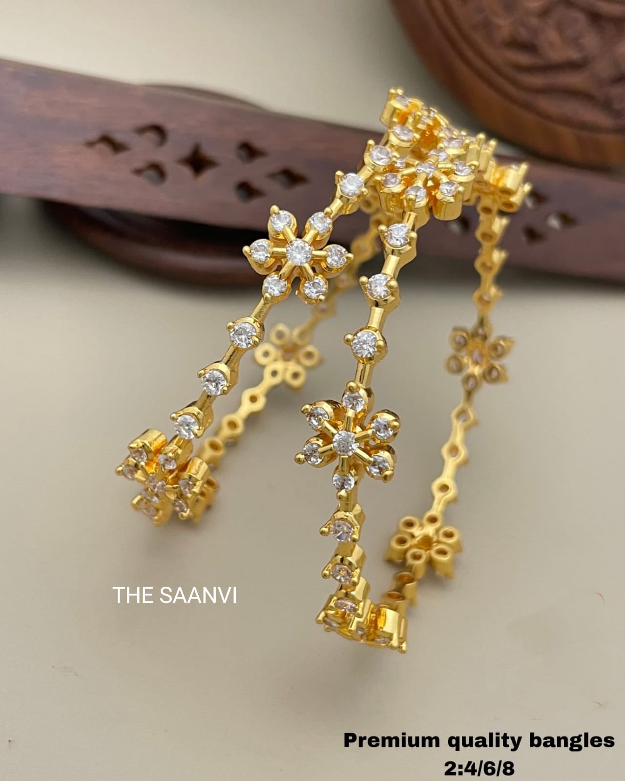 DIAMOND SETTING FLOWER AD WHITE STONE BANGLE