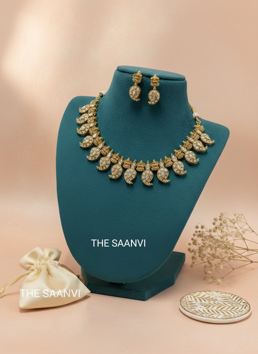 NAYAN WHITE KEMPSTONE NECKLACE SET